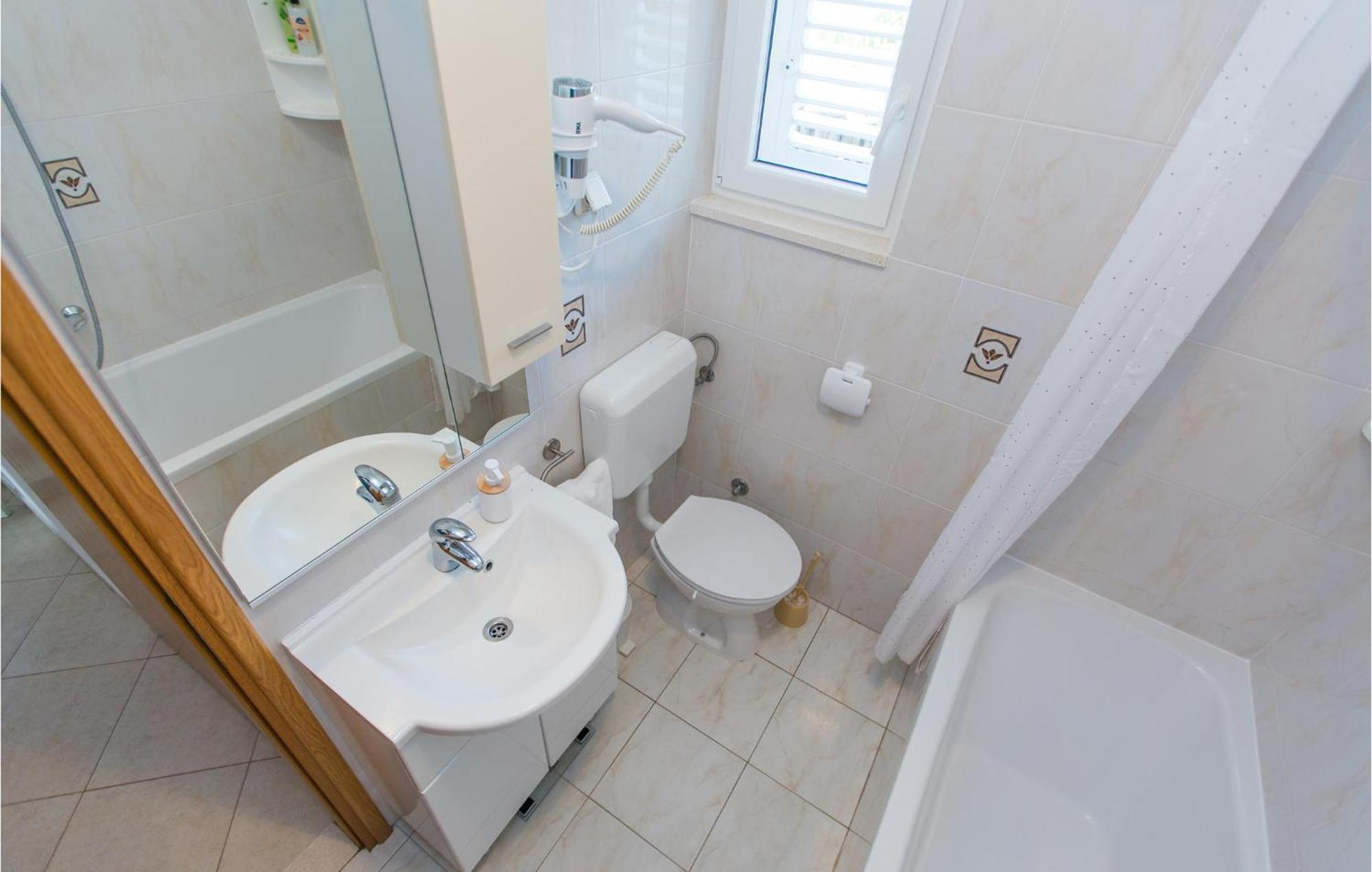 3 Bedroom Lovely Home In Plat Mlini Exterior foto